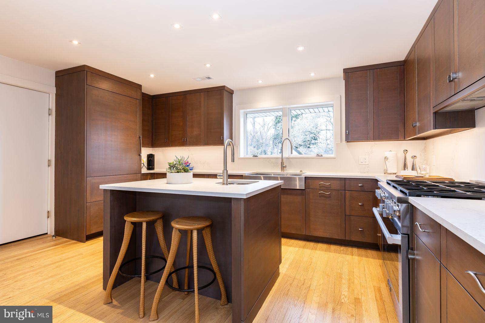 CHESTNUT HILL - Residential