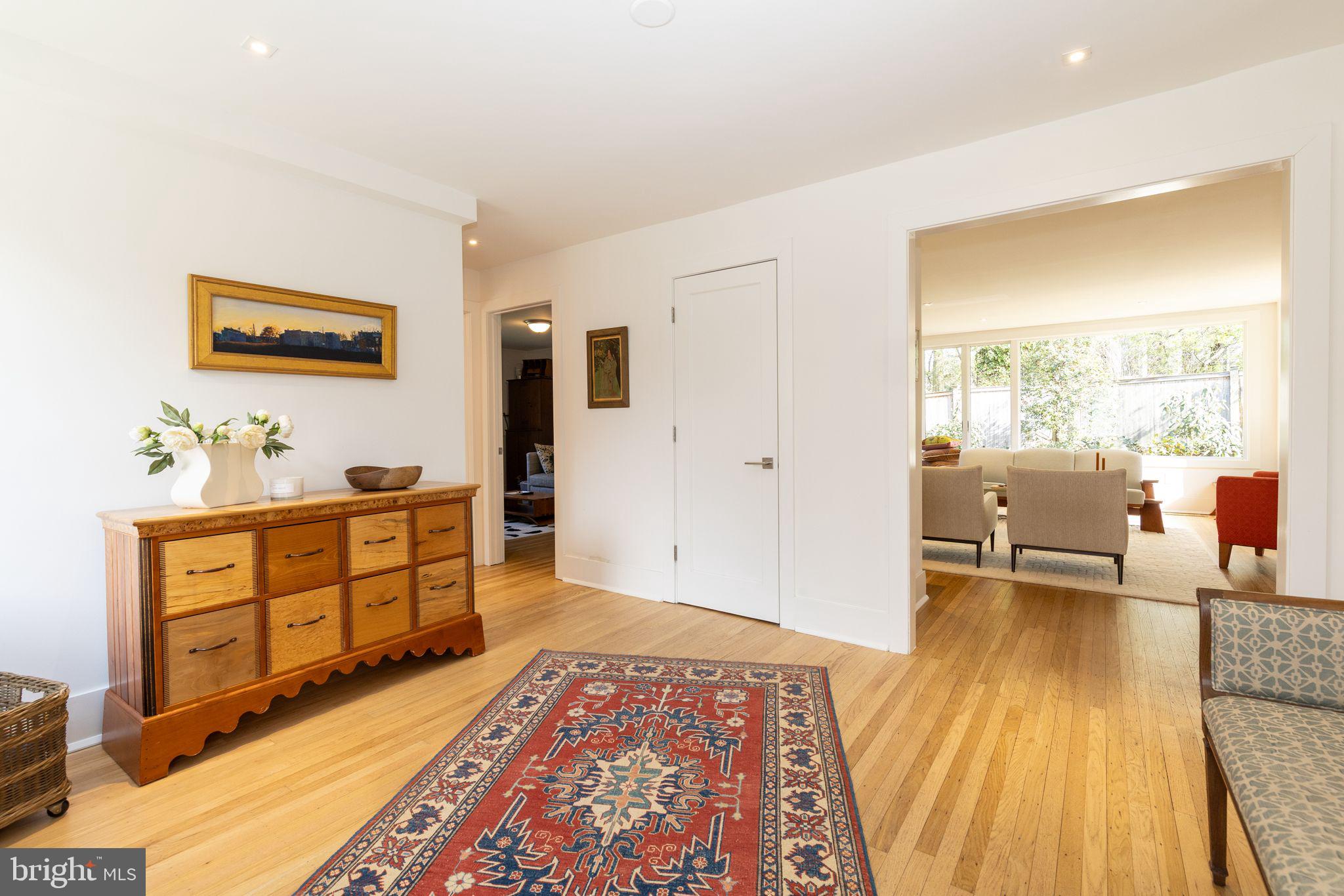 CHESTNUT HILL - Residential