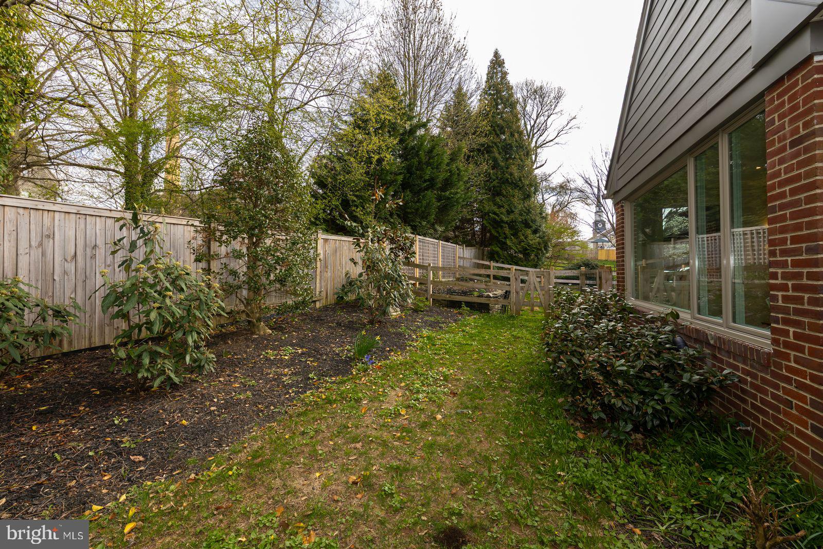 CHESTNUT HILL - Residential