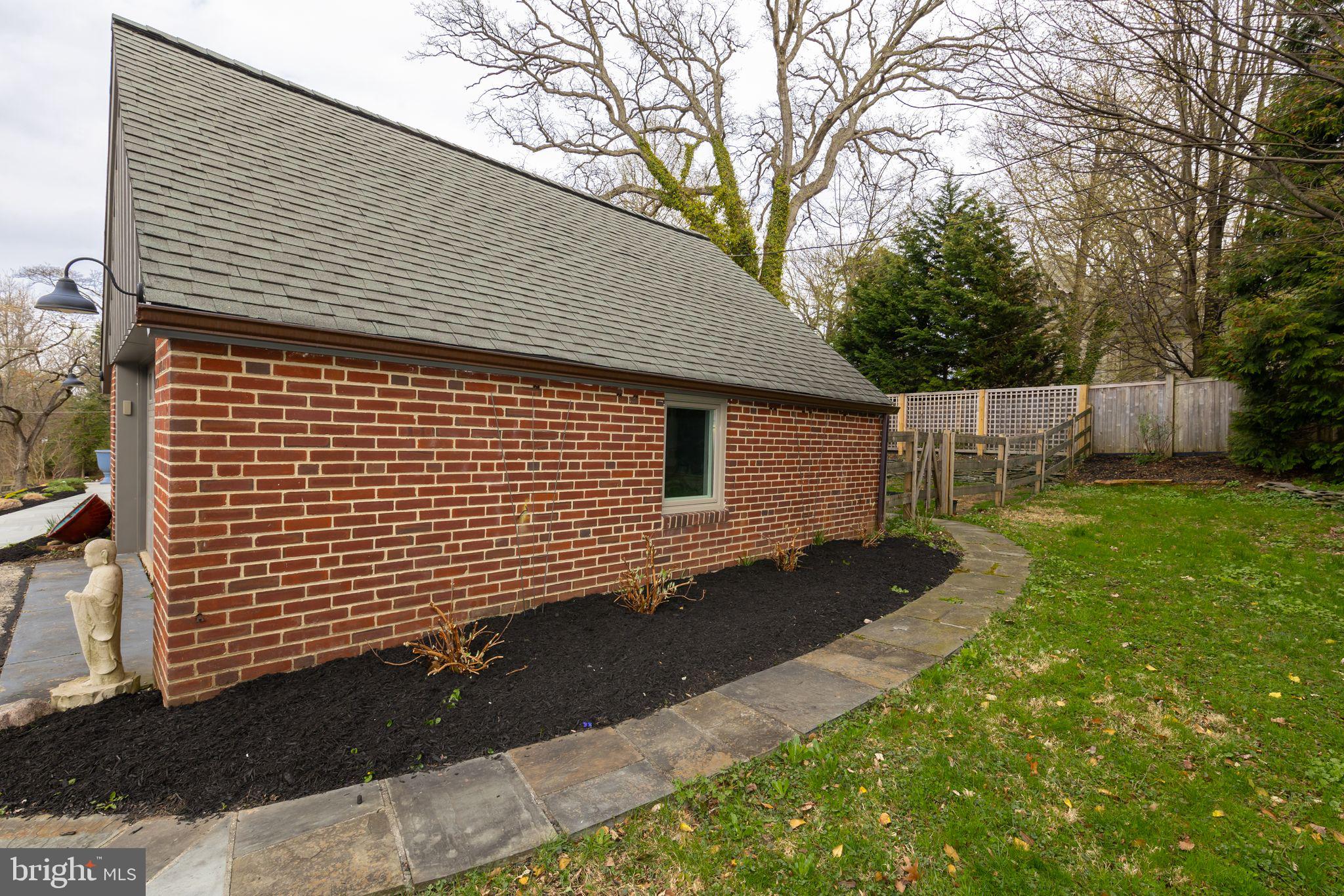 CHESTNUT HILL - Residential