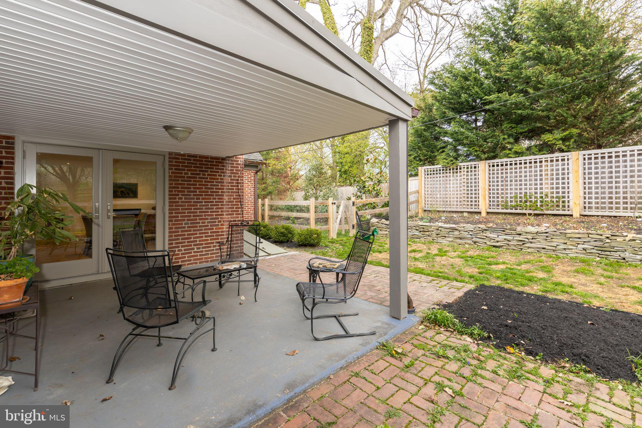 CHESTNUT HILL - Residential