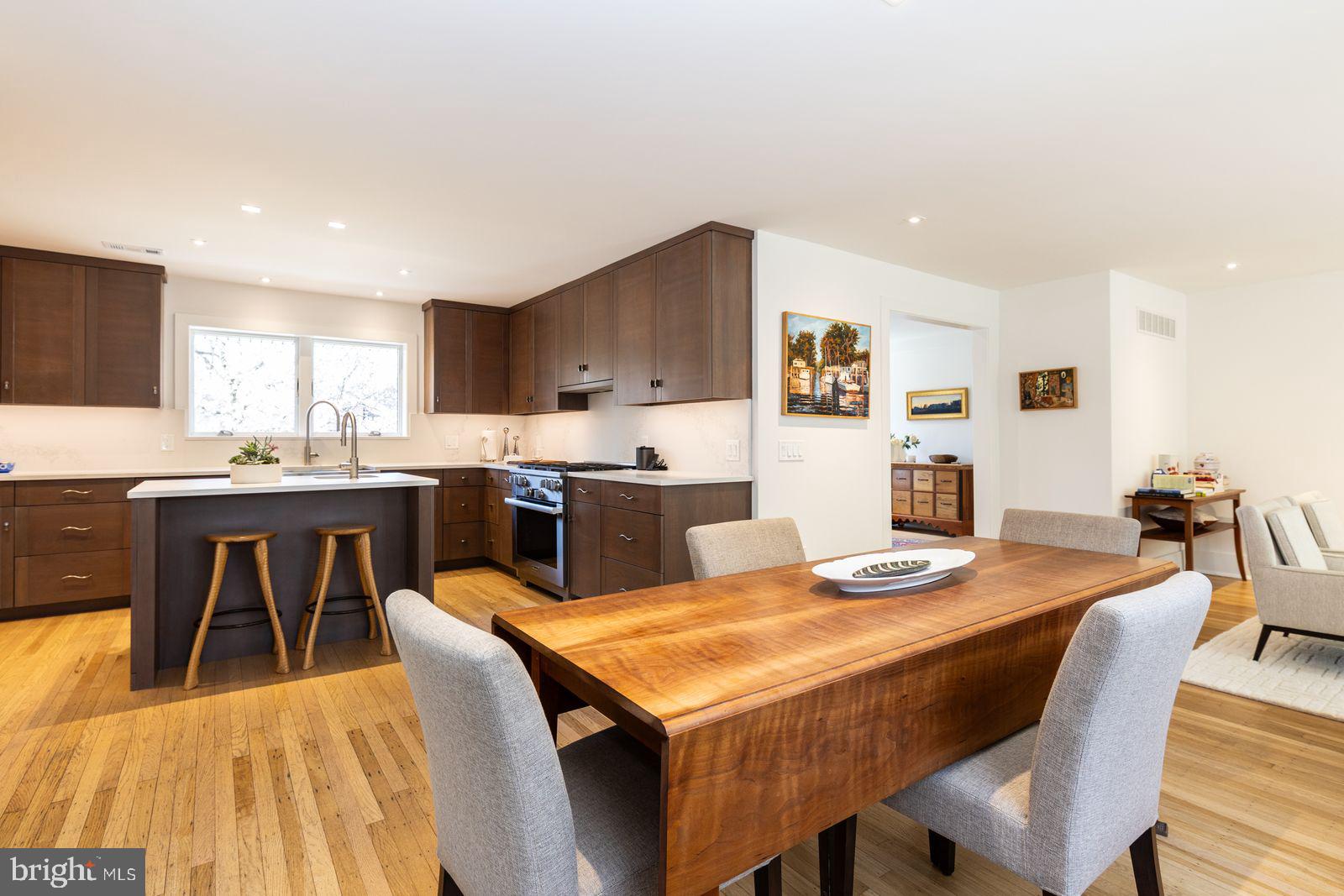 CHESTNUT HILL - Residential