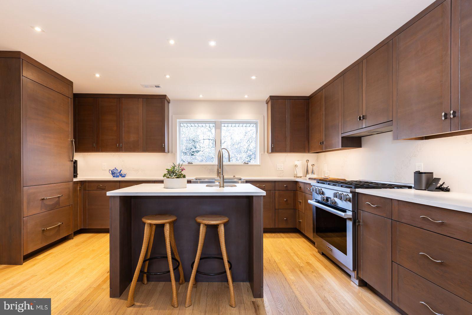 CHESTNUT HILL - Residential