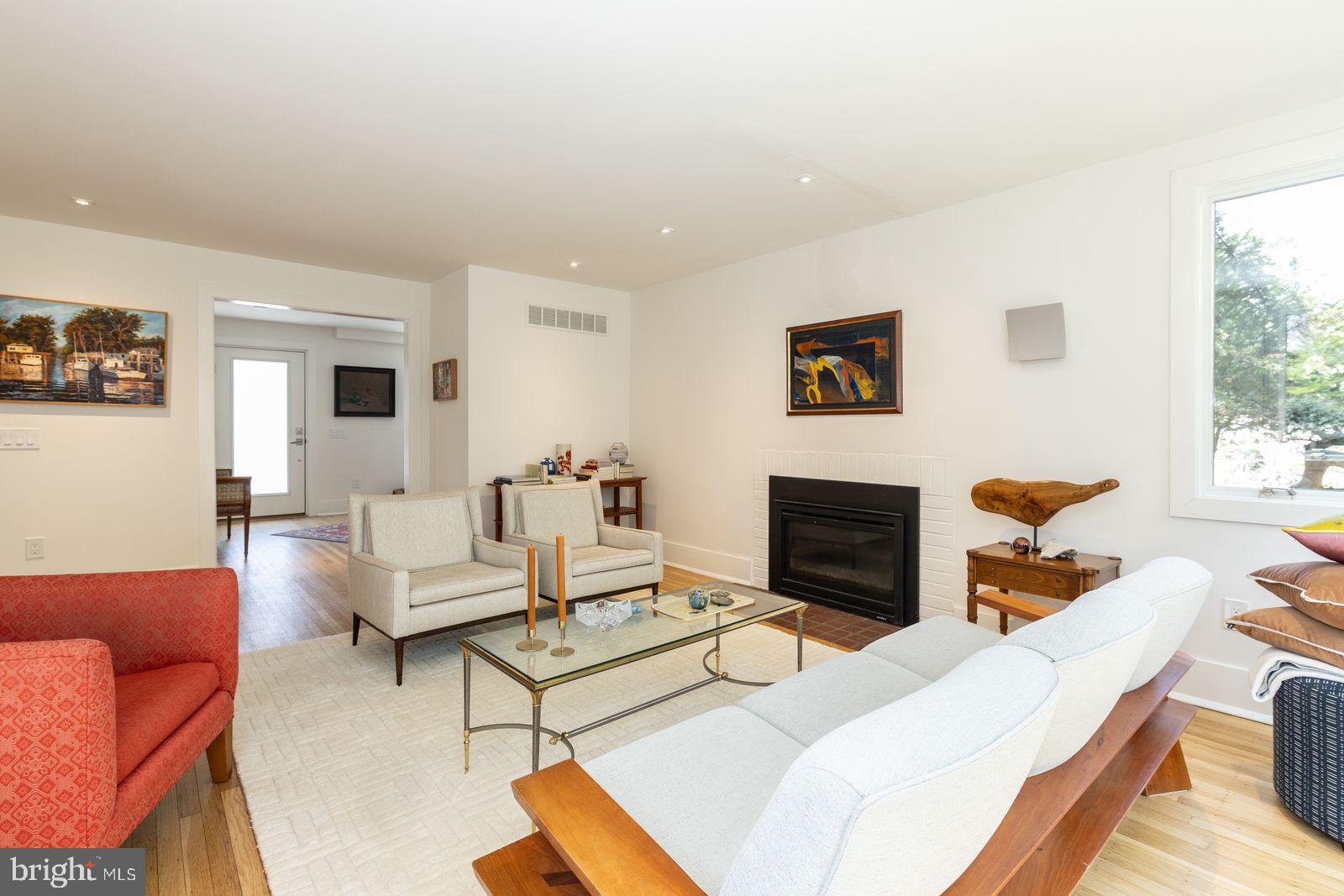 CHESTNUT HILL - Residential