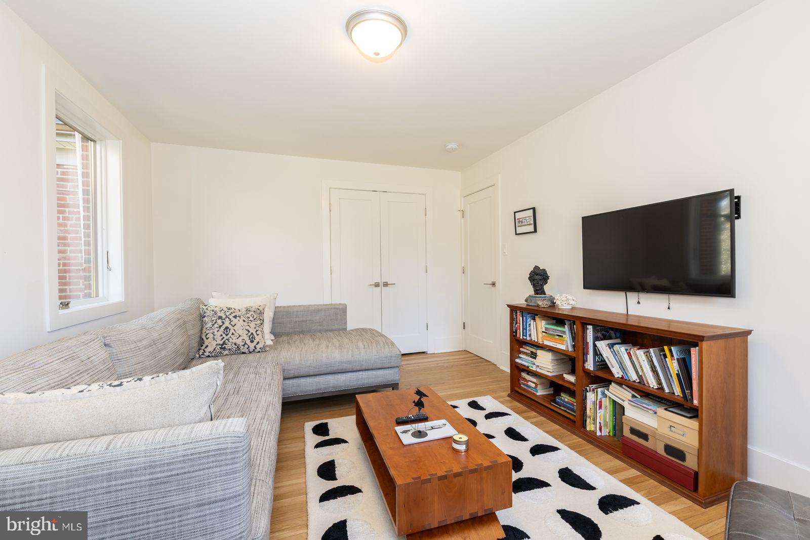 CHESTNUT HILL - Residential