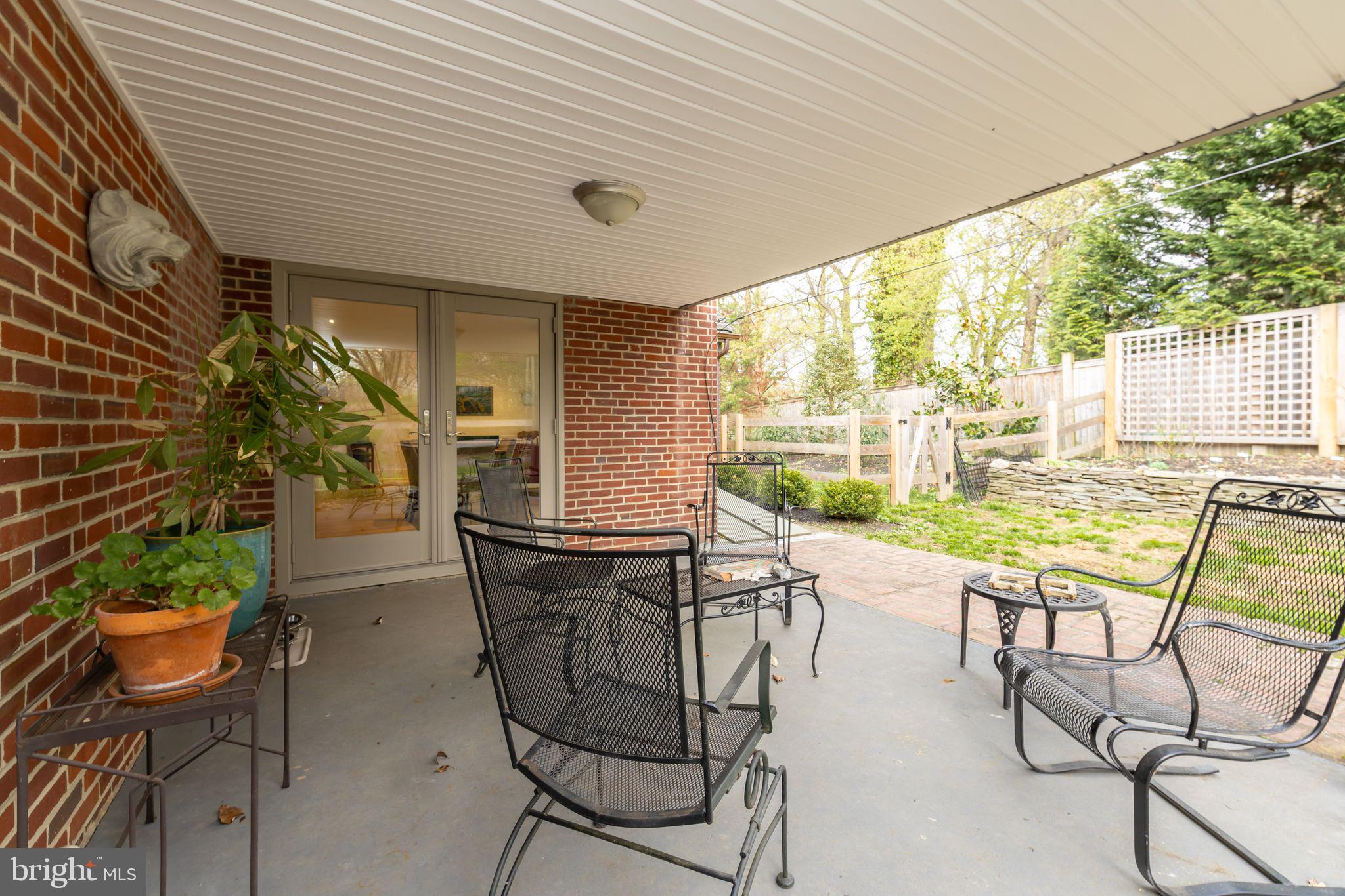 CHESTNUT HILL - Residential