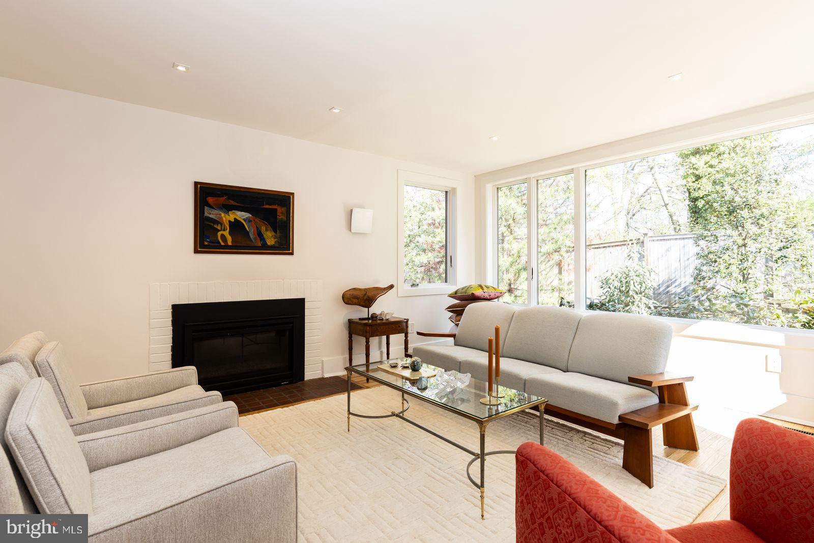 CHESTNUT HILL - Residential