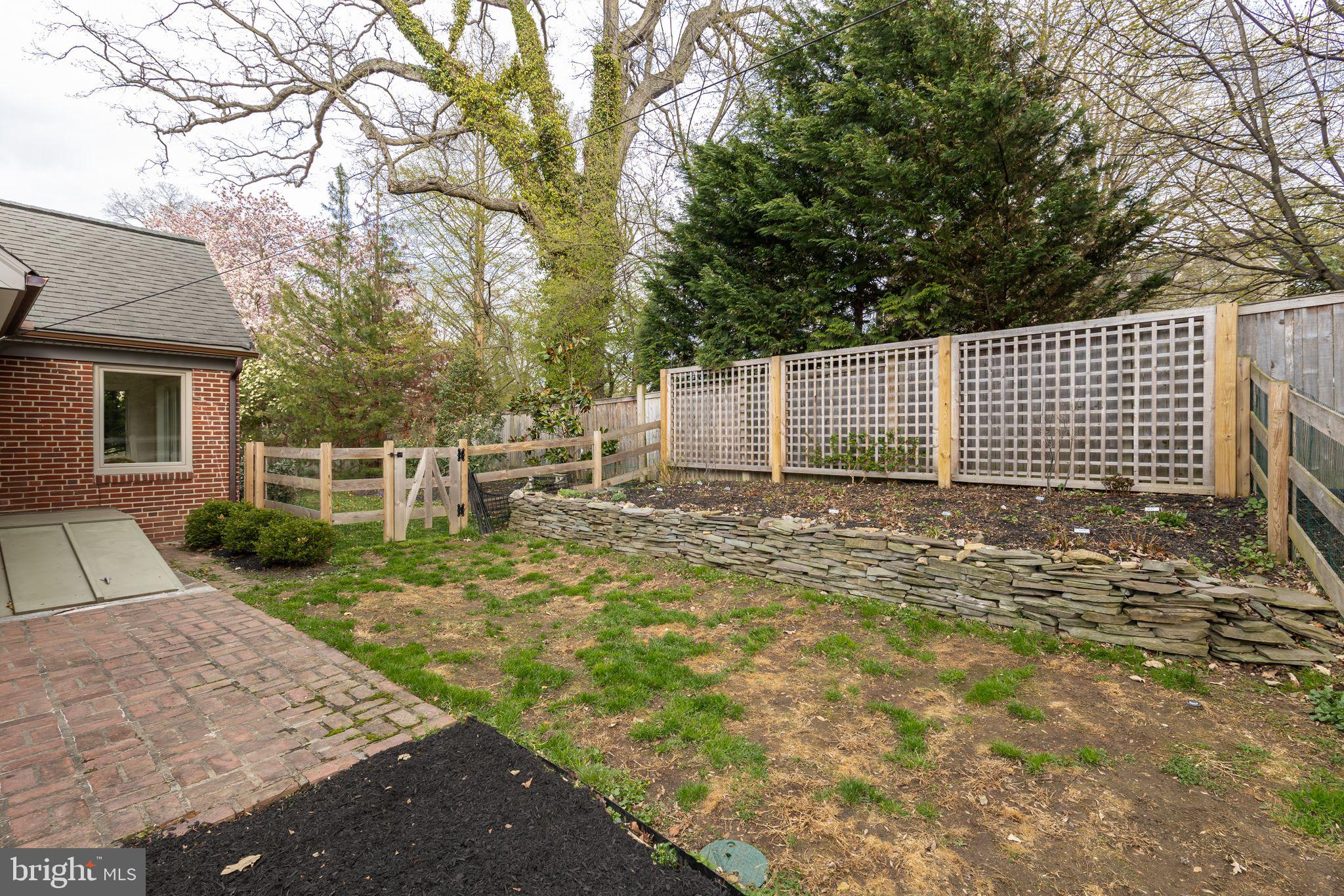 CHESTNUT HILL - Residential