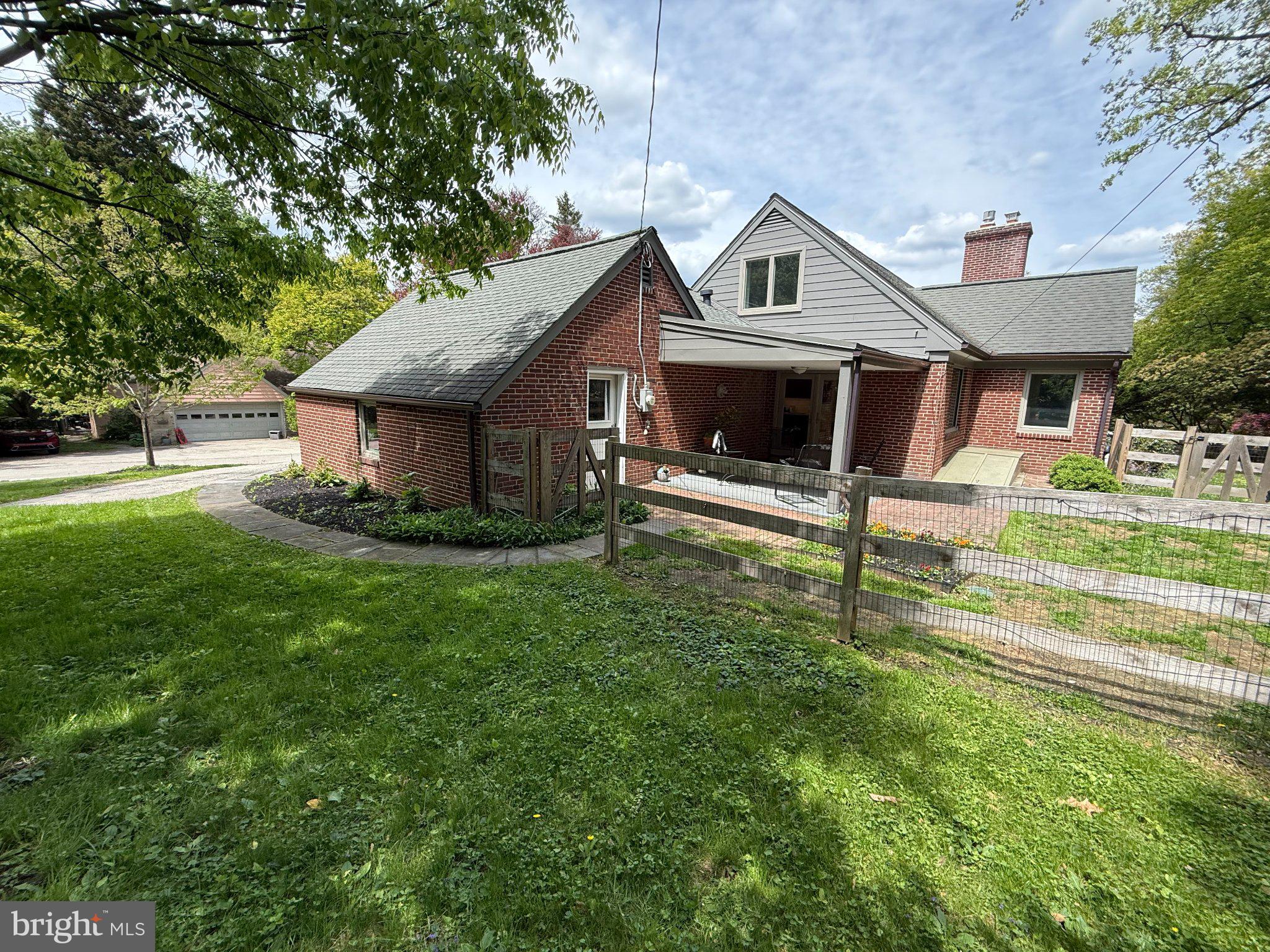 CHESTNUT HILL - Residential