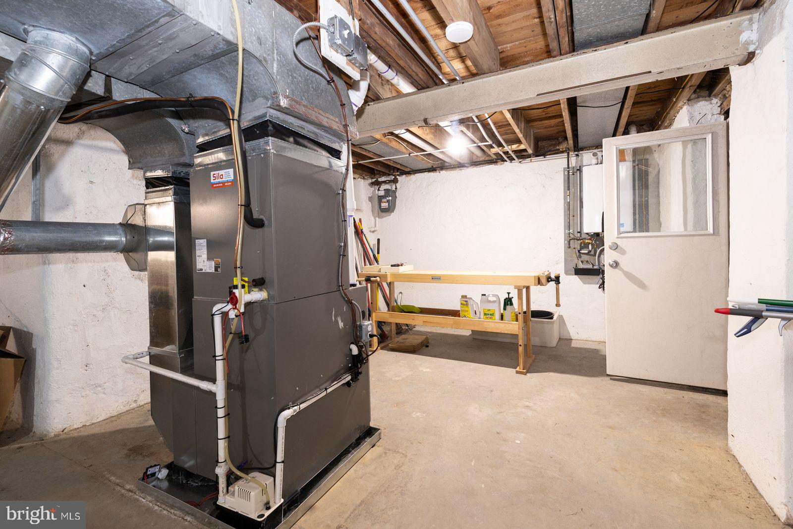 CHESTNUT HILL - Residential