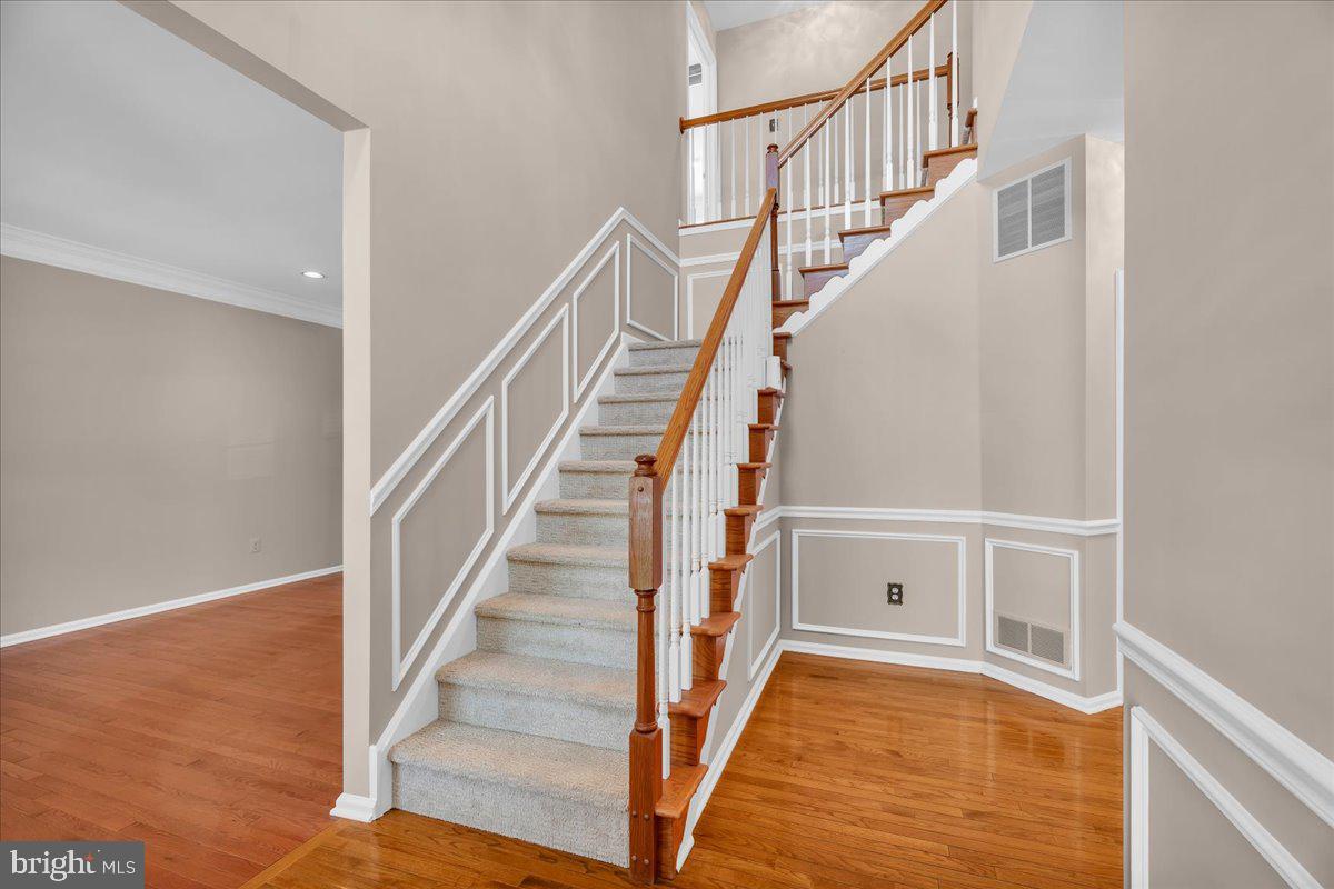 68 HILLSIDE LANE