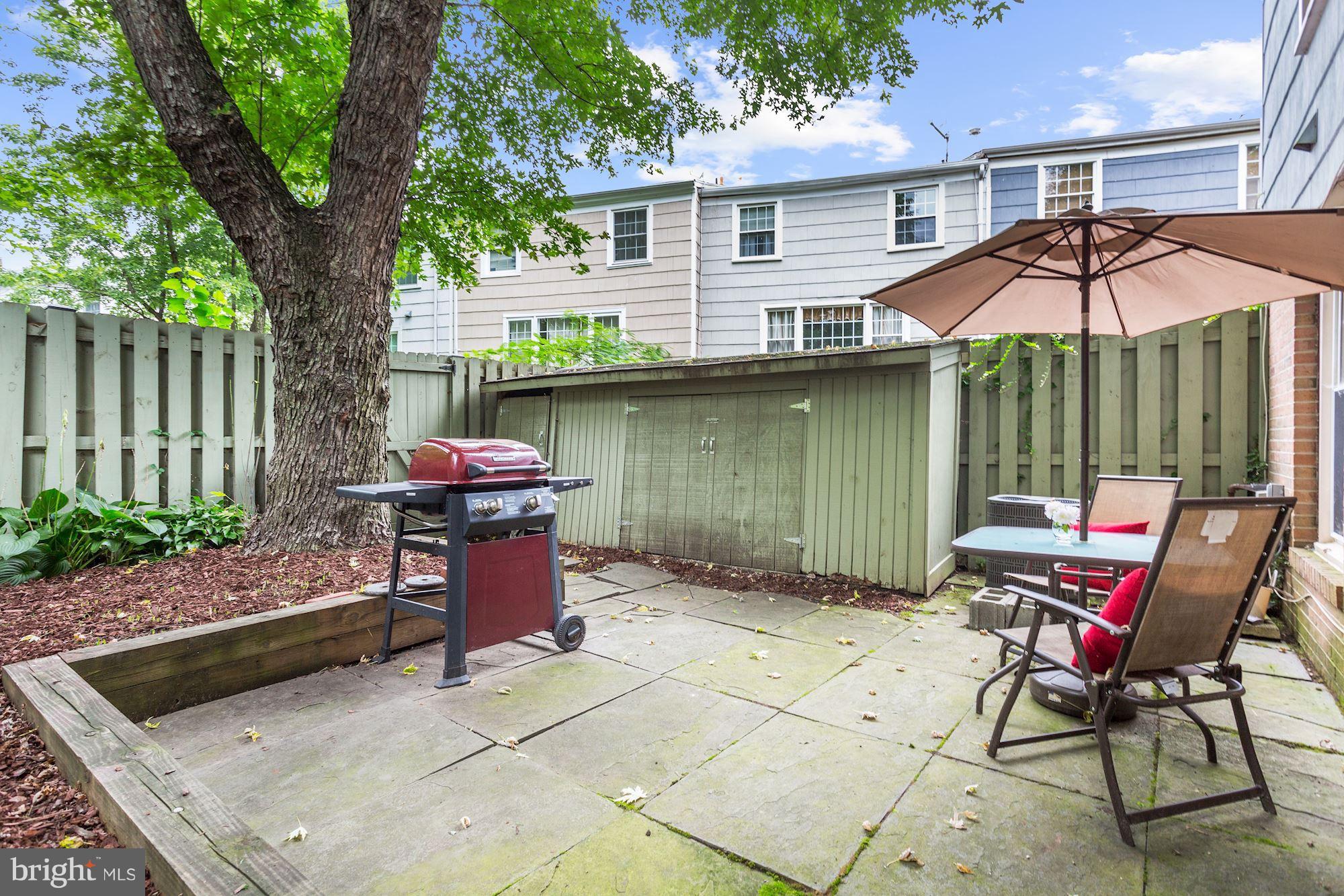 PINEWOOD LAKE - Residential