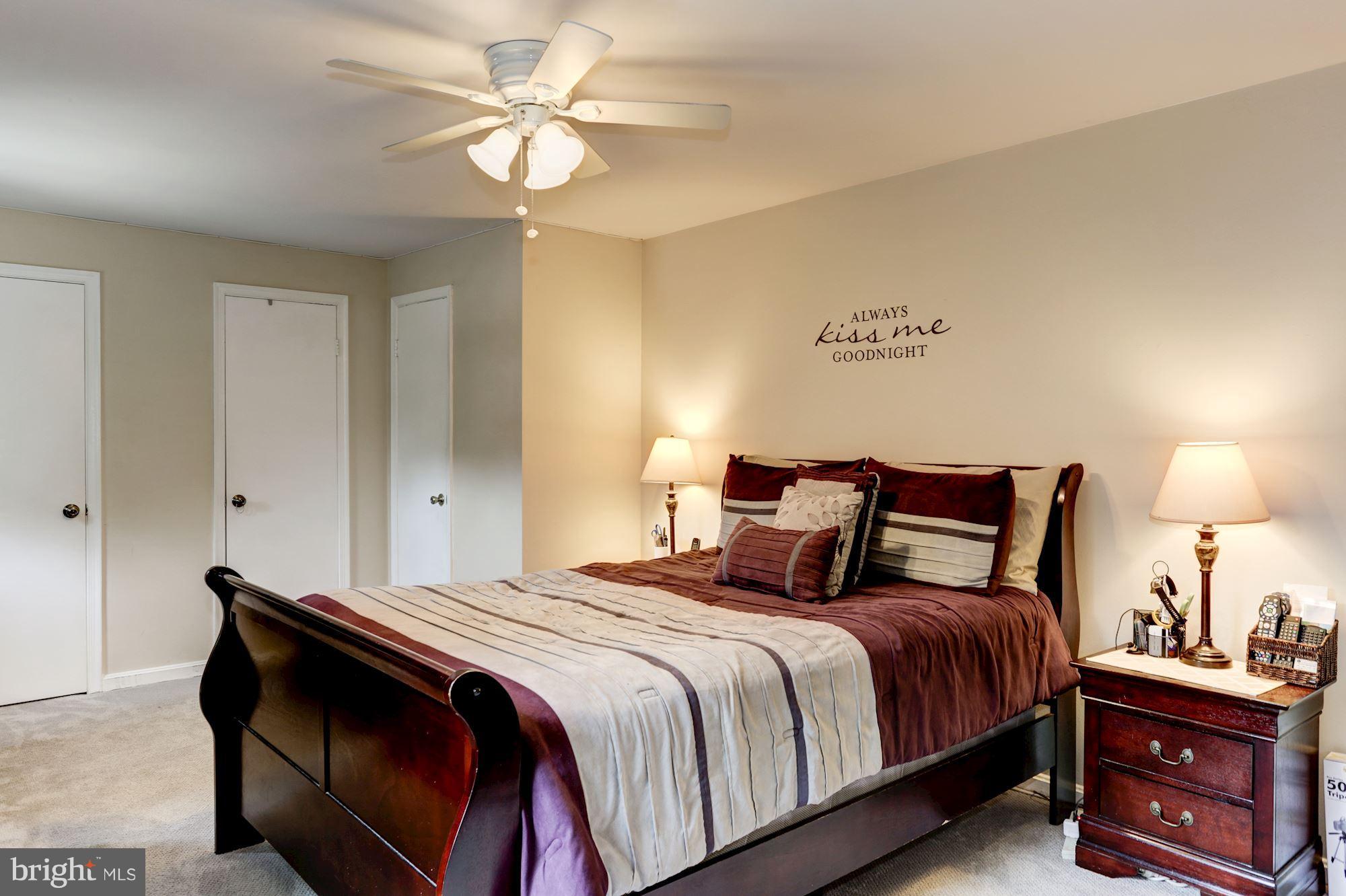 PINEWOOD LAKE - Residential