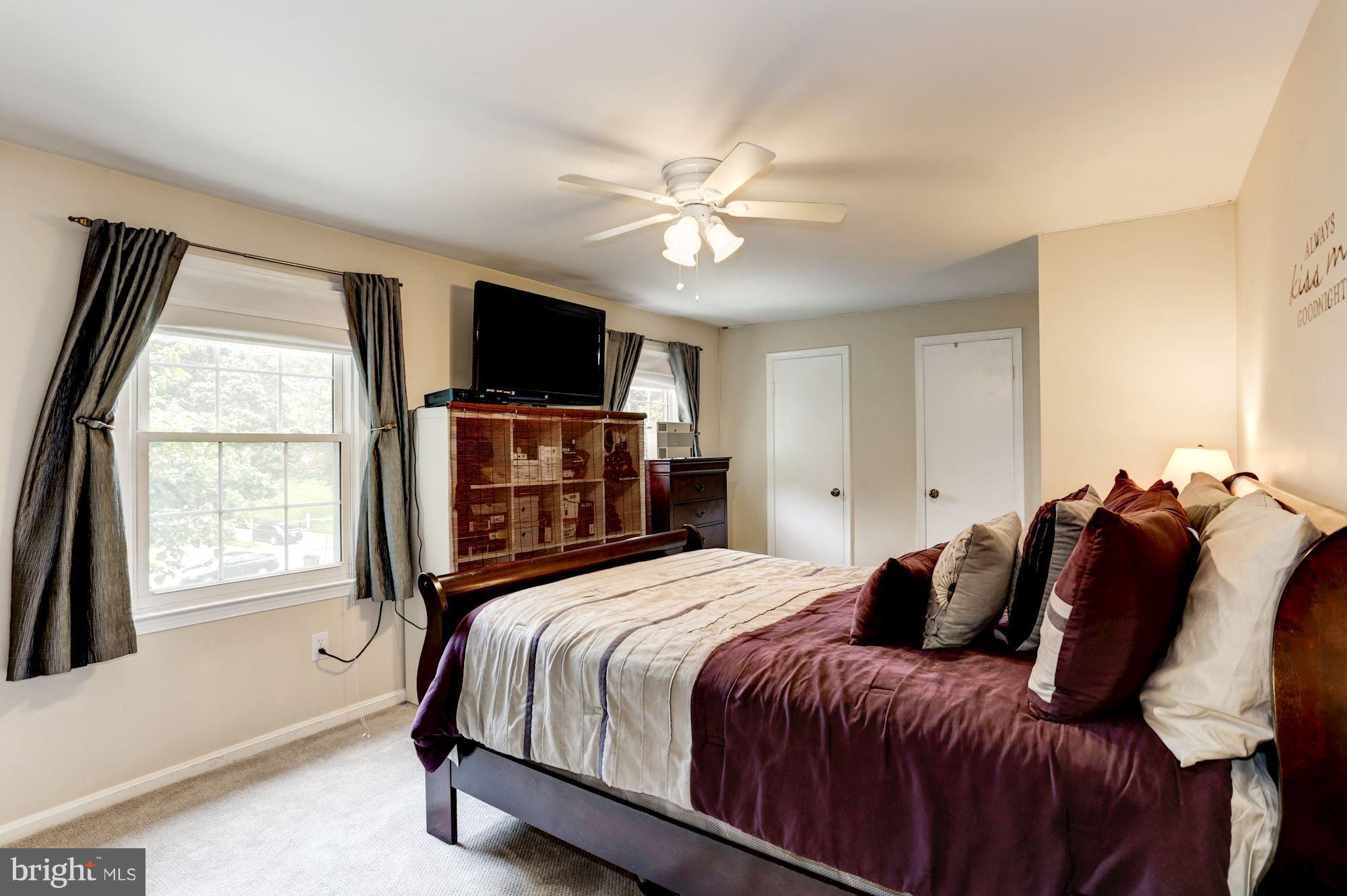 PINEWOOD LAKE - Residential