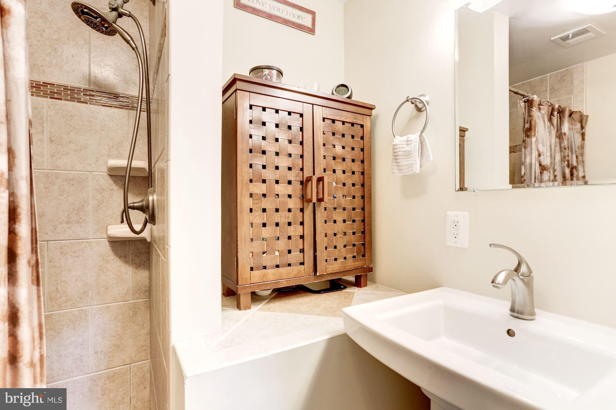 PINEWOOD LAKE - Residential