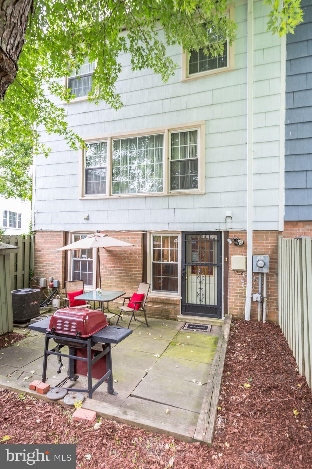 PINEWOOD LAKE - Residential