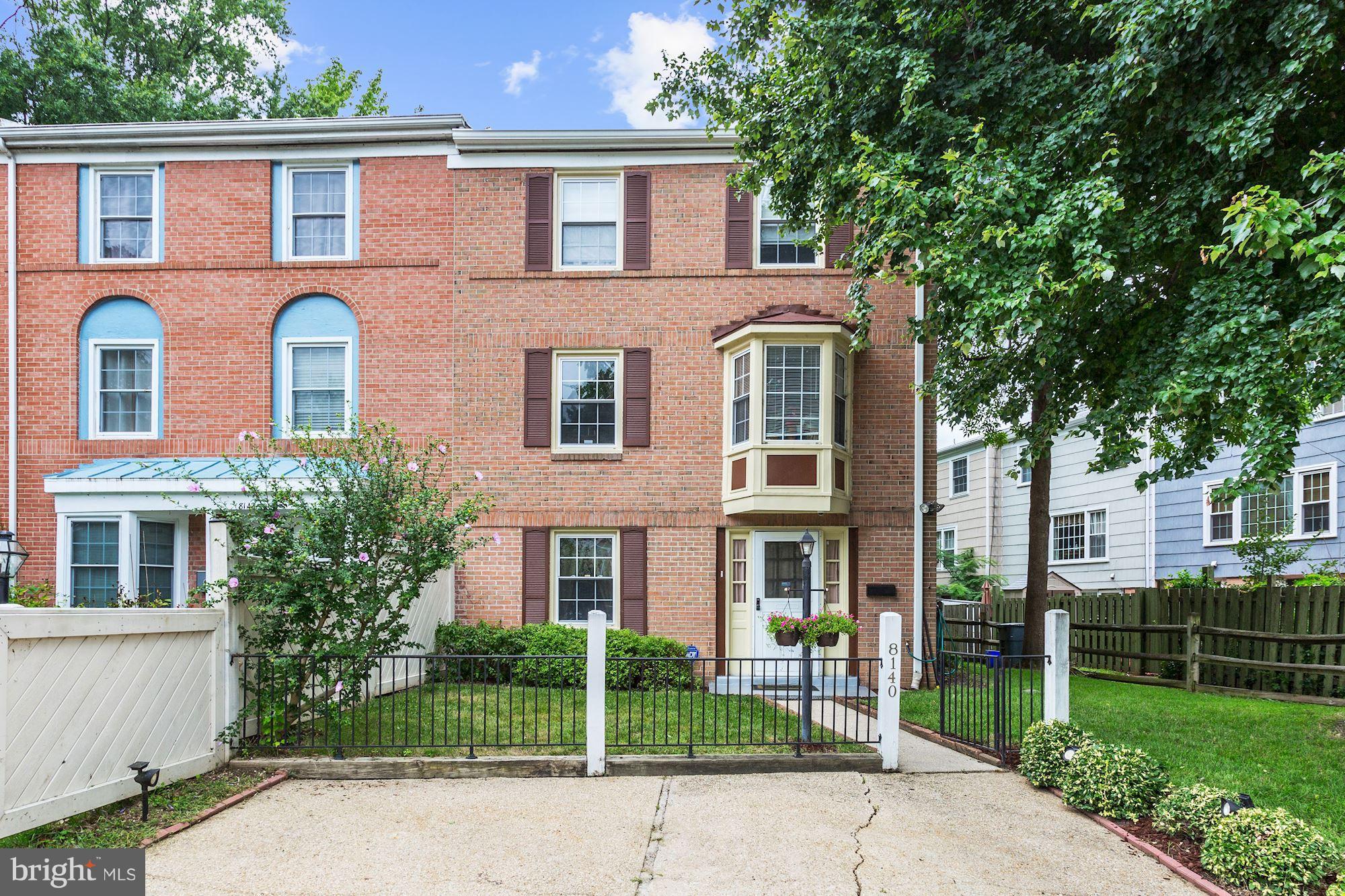 PINEWOOD LAKE - Residential