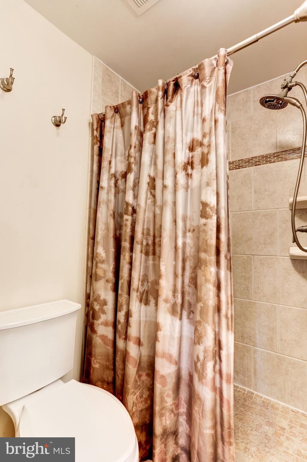 PINEWOOD LAKE - Residential