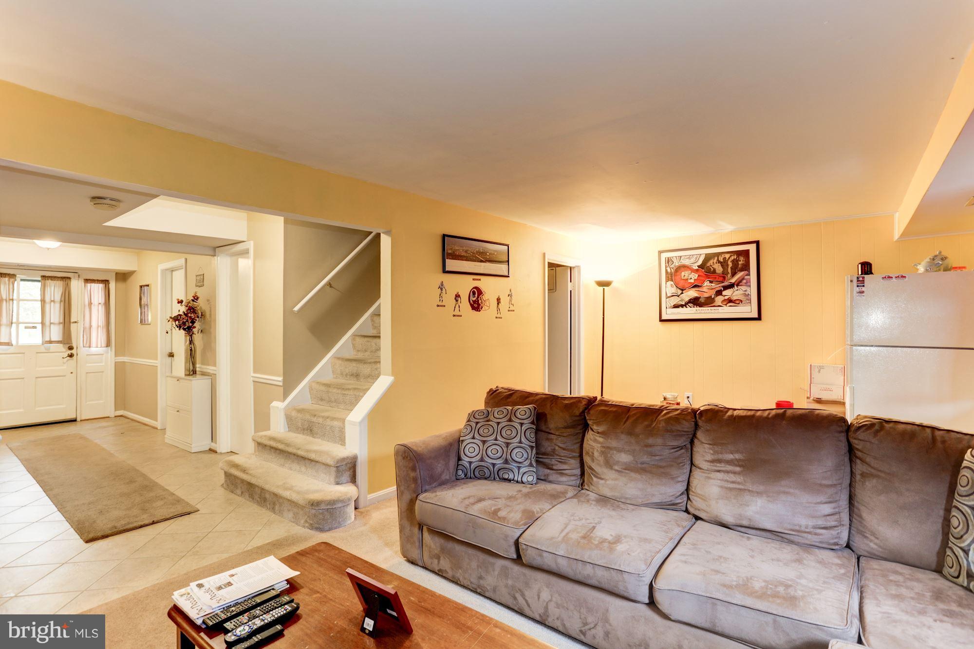 PINEWOOD LAKE - Residential