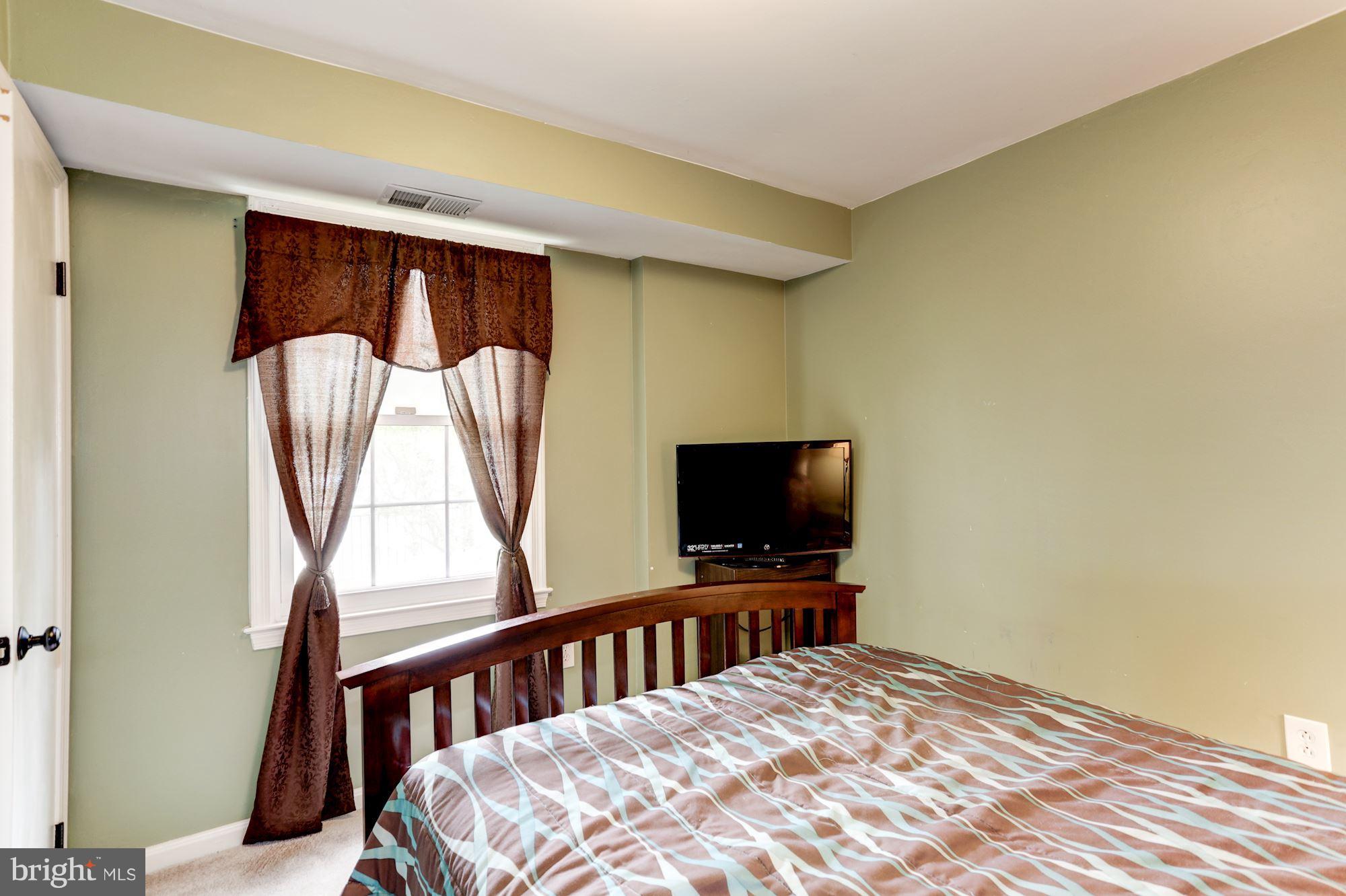 PINEWOOD LAKE - Residential