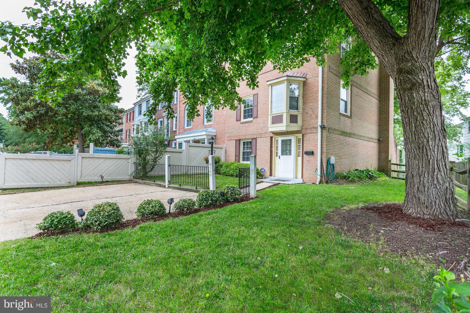 PINEWOOD LAKE - Residential