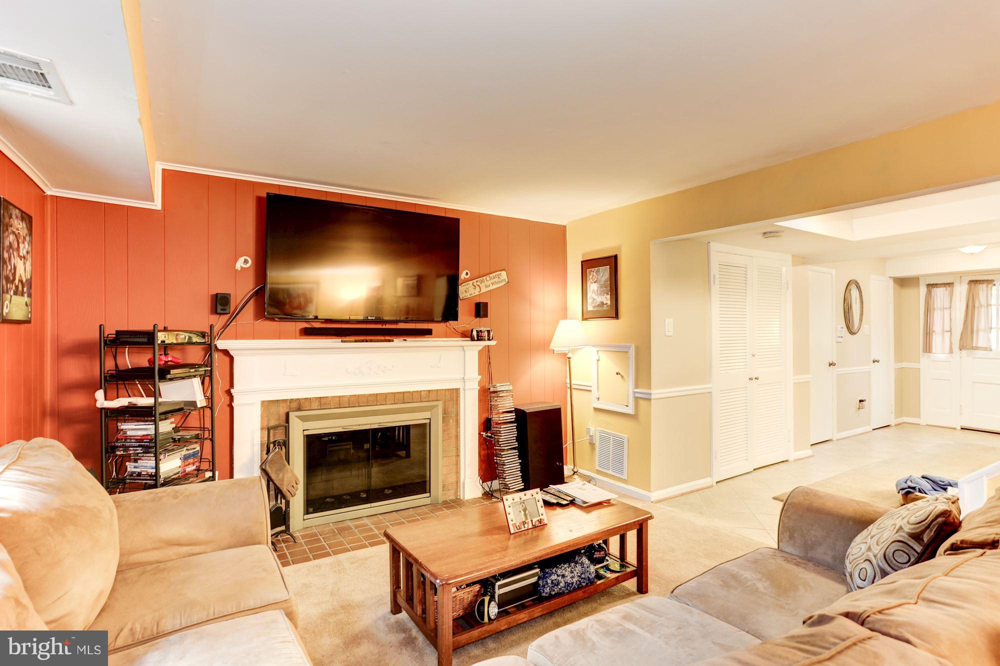 PINEWOOD LAKE - Residential