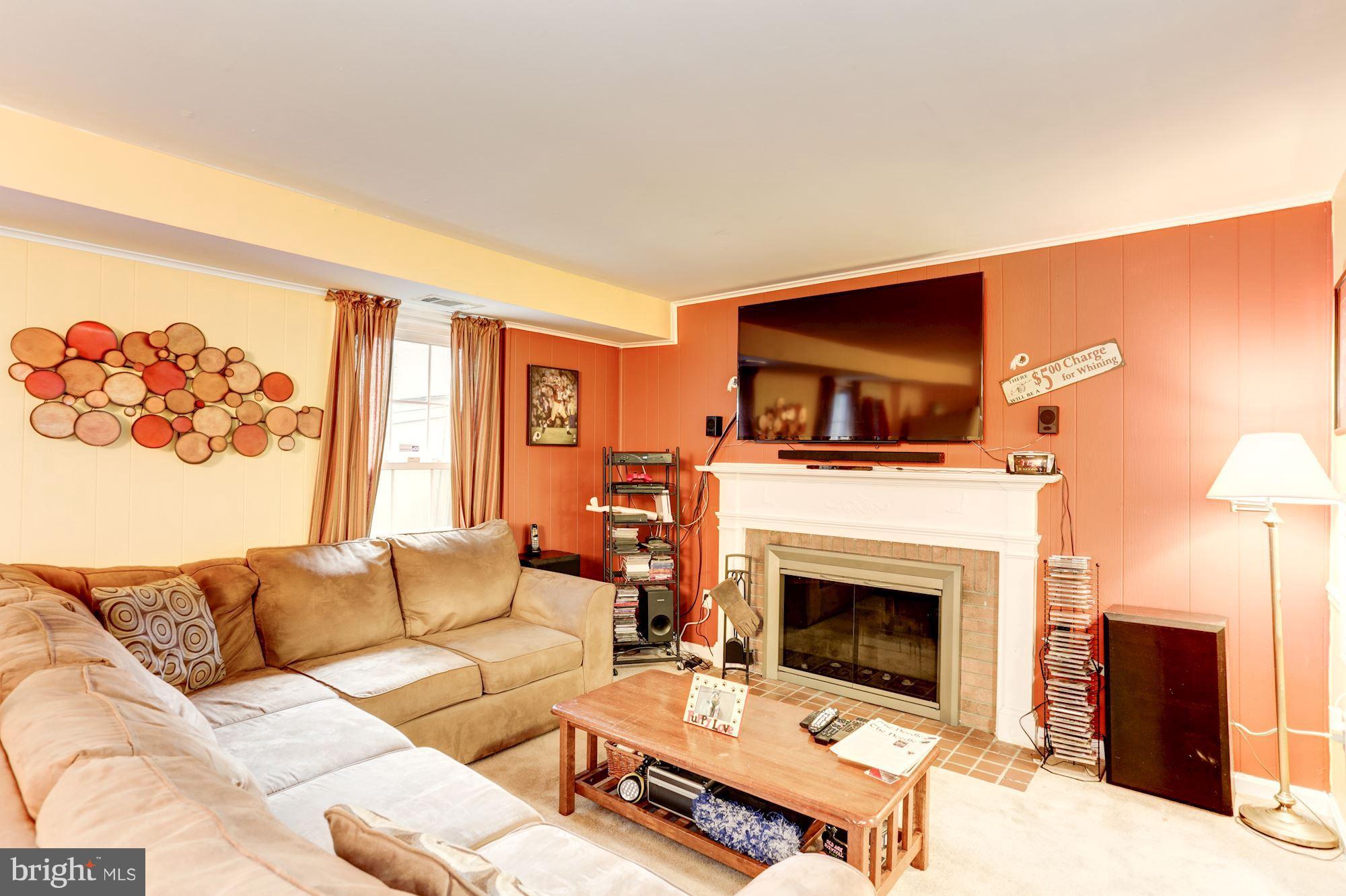 PINEWOOD LAKE - Residential