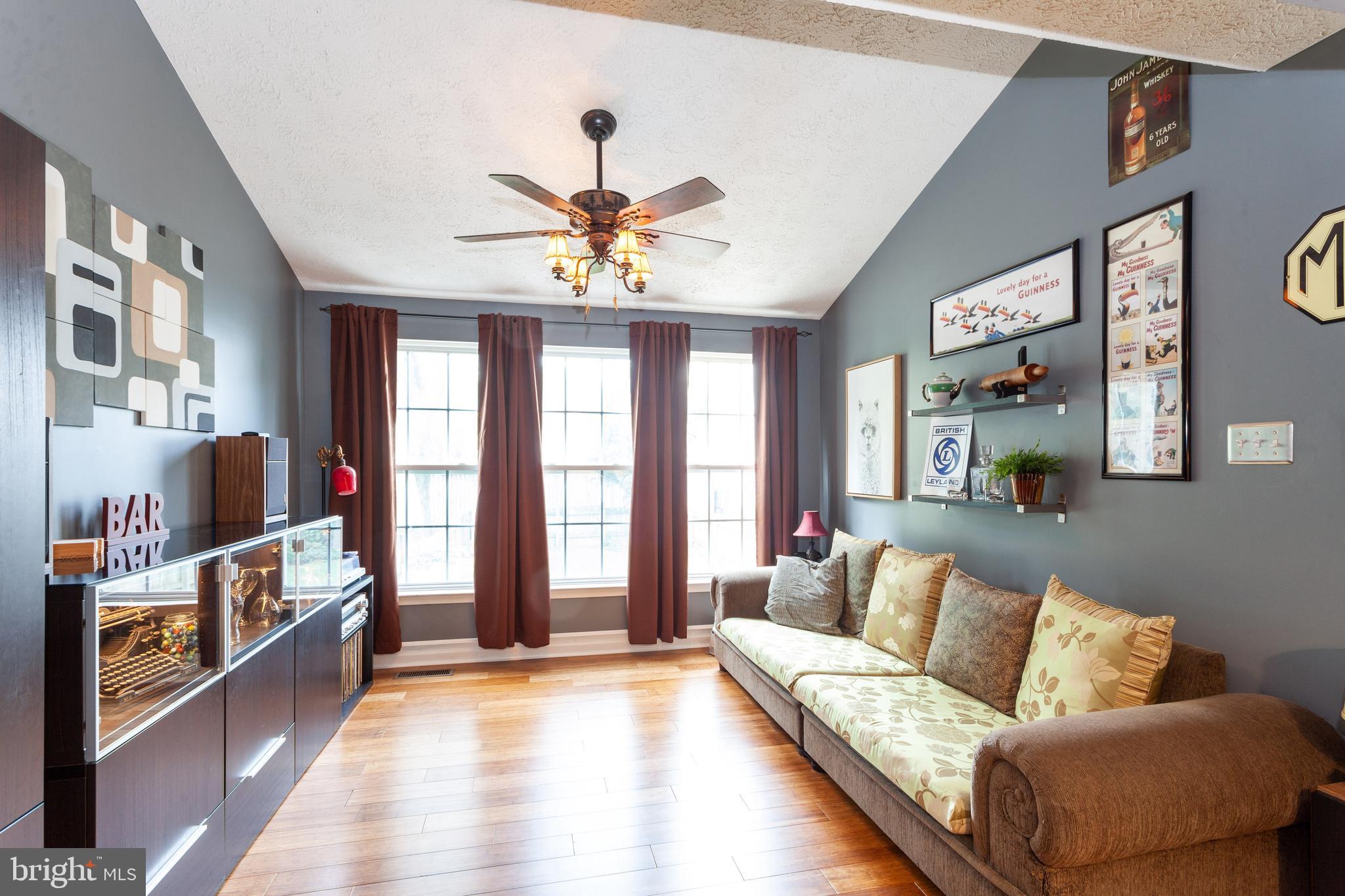 CONSTANT FRIENDSHIP - Residential