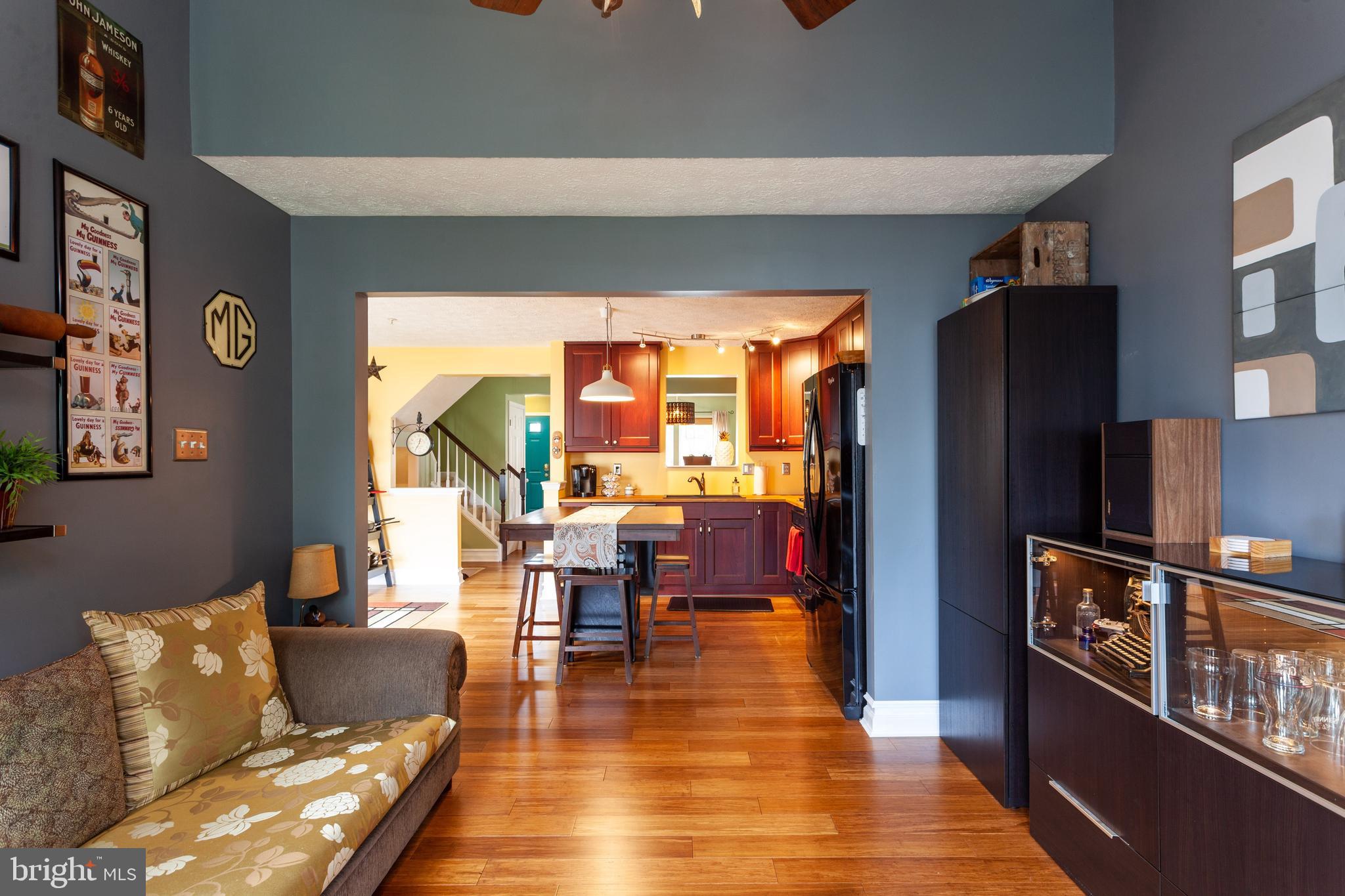 CONSTANT FRIENDSHIP - Residential