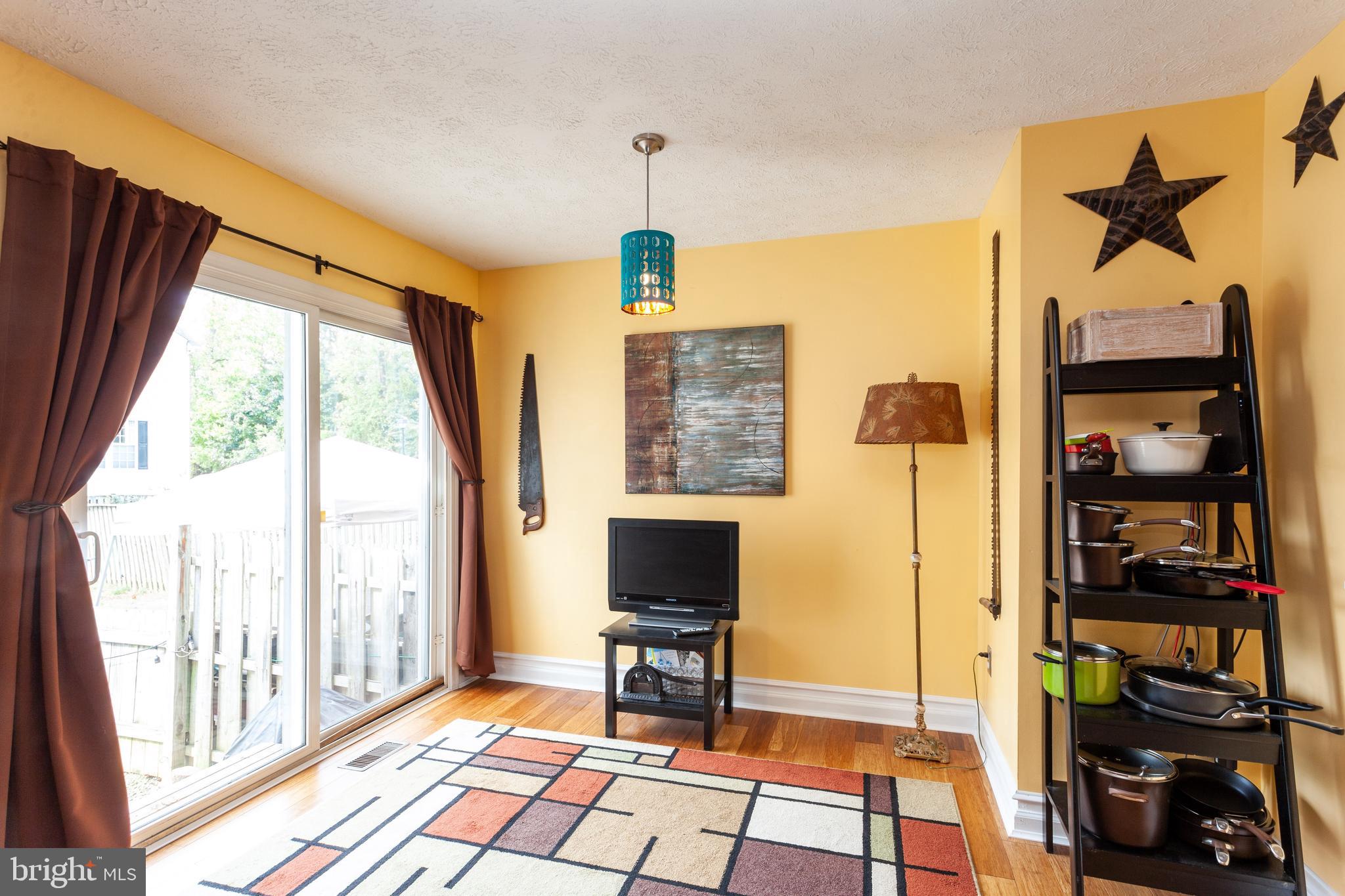 CONSTANT FRIENDSHIP - Residential