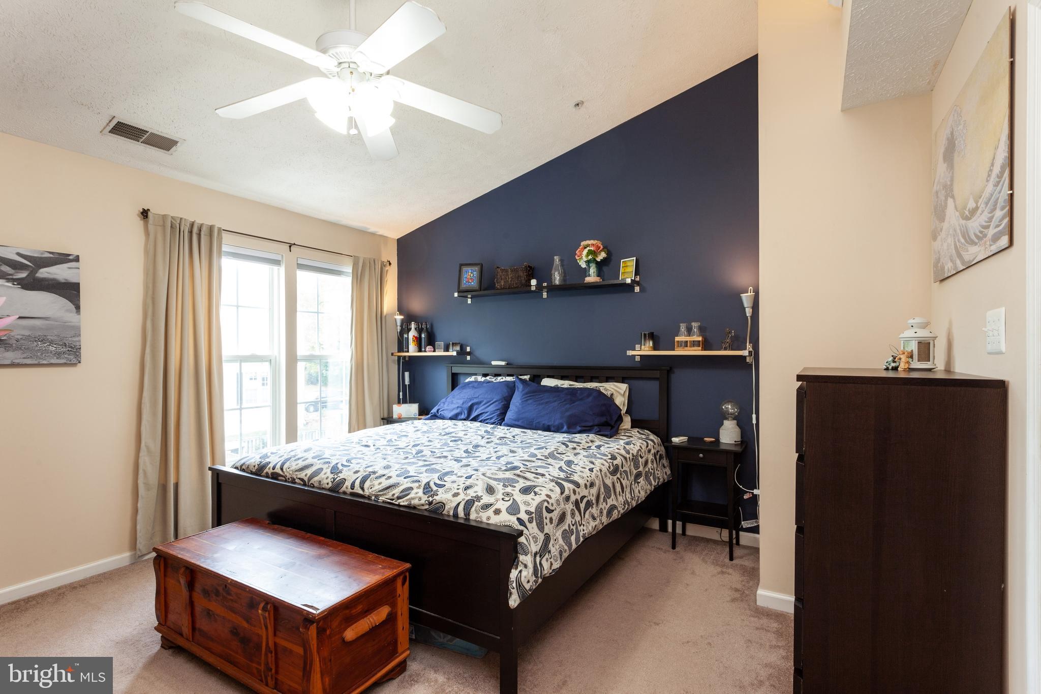 CONSTANT FRIENDSHIP - Residential