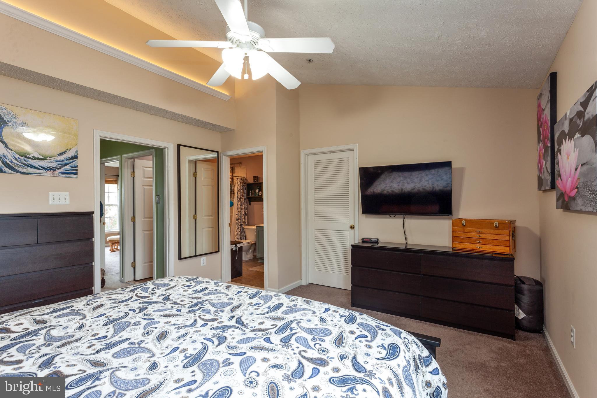 CONSTANT FRIENDSHIP - Residential