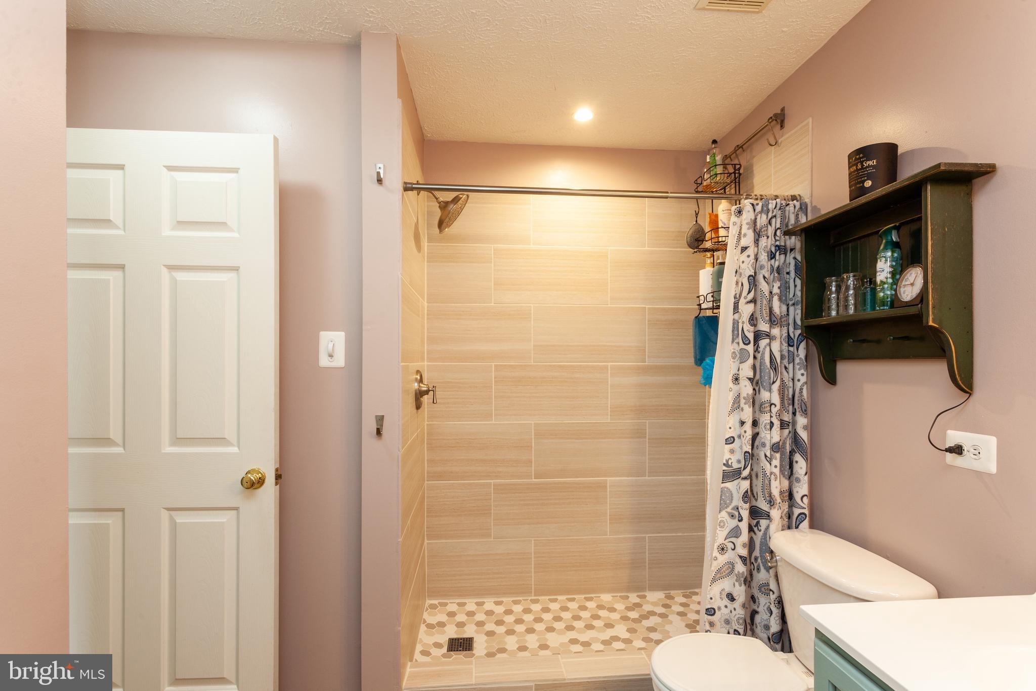 CONSTANT FRIENDSHIP - Residential