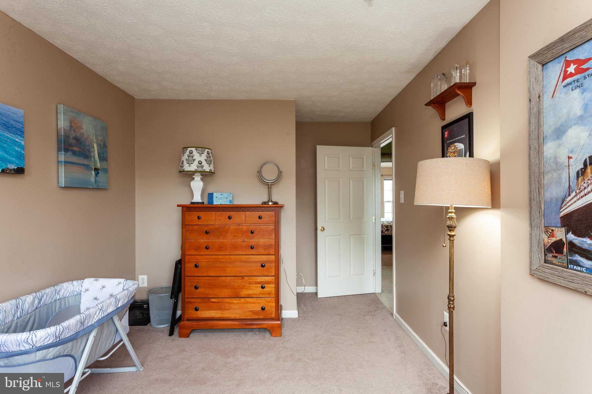 CONSTANT FRIENDSHIP - Residential