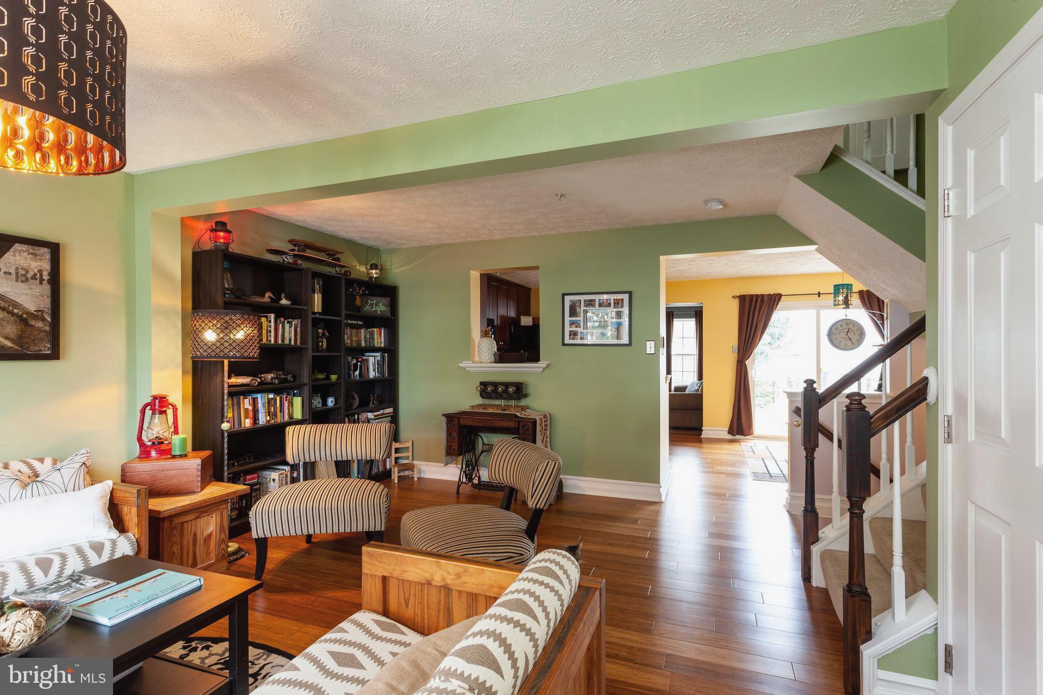 CONSTANT FRIENDSHIP - Residential