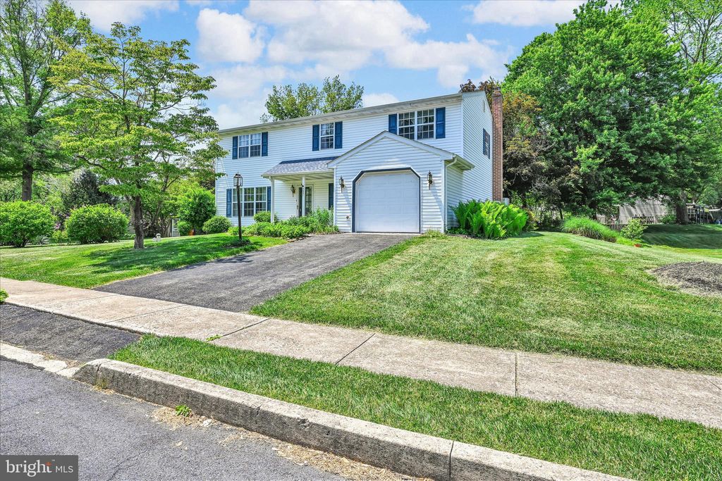 Photo of 2531 Valley Drive, LANCASTER, PA 17603 (MLS # PALA2088390)