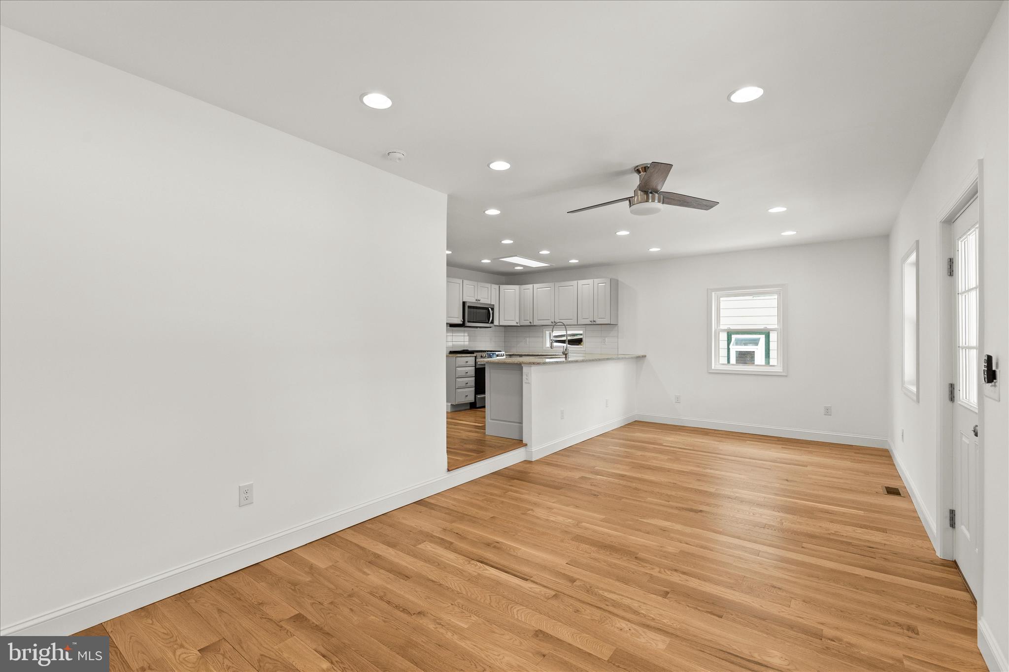 1443 W COLLEGE AVENUE