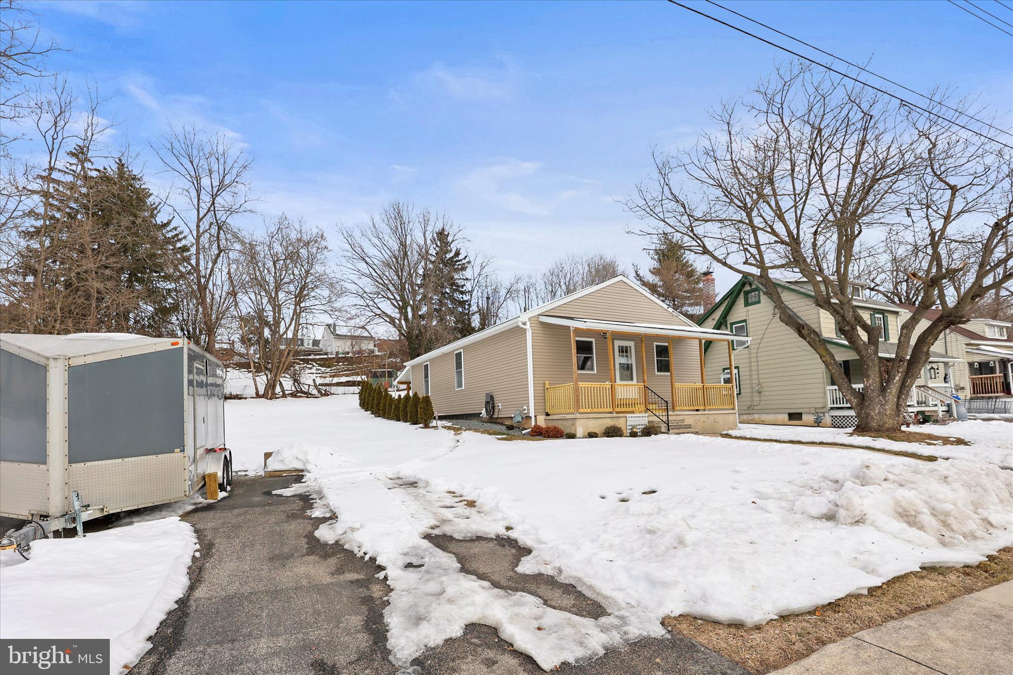 1443 W COLLEGE AVENUE