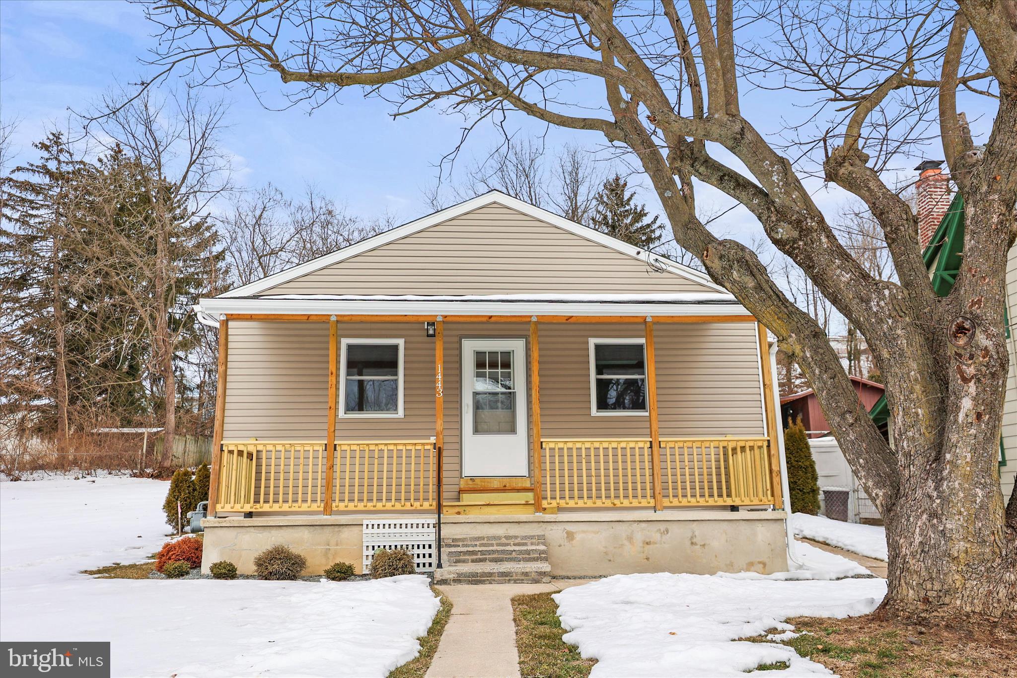 1443 W COLLEGE AVENUE