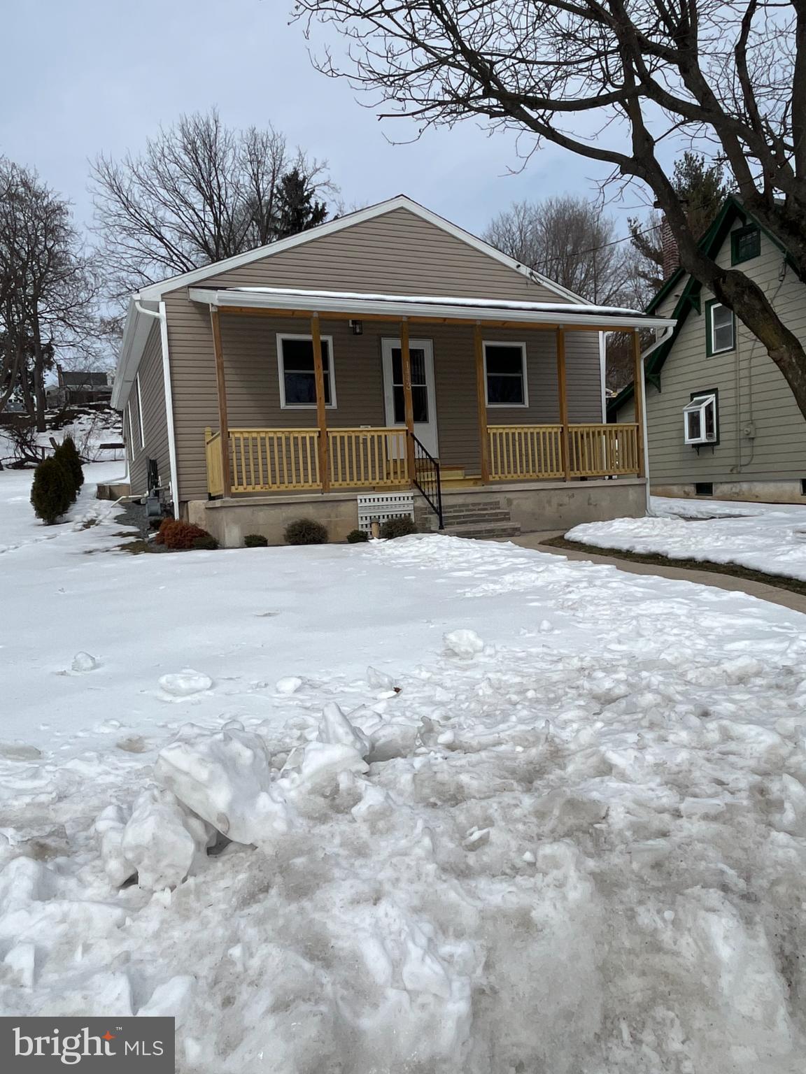 1443 W COLLEGE AVENUE