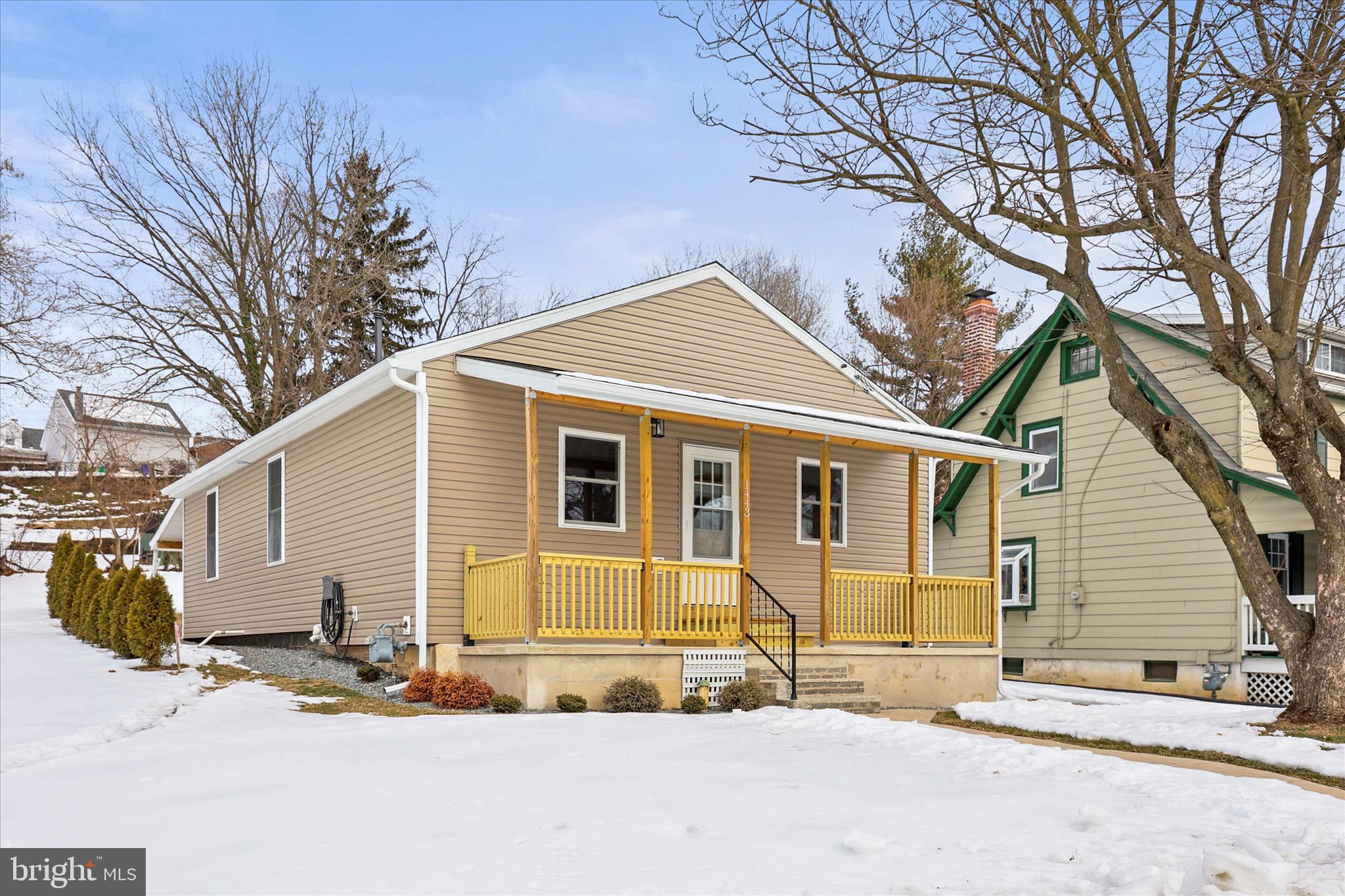 1443 W COLLEGE AVENUE