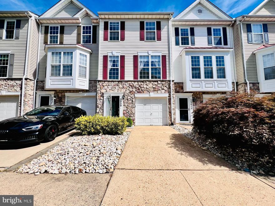 Welcome to 5939 Kirkcaldy Lane! This townhouse ideally located in Kingstowne offers a nice living featuring a gas fireplace in the family room, a deck accessible from the kitchen where you'll be able to enjoy a barbecue, and all the bedrooms and the full bathrooms at the upper level for a maximum of comfort. You can easily convert one of the bedrooms into a home office, or den. This townhouse is located in Kingstowne and you'll be able to profit from the amenities of this community which are an outdoor pool, tennis courts, and a nice fitness center. This home is the perfect blend of comfort and convenience. Don't miss out on this gem!