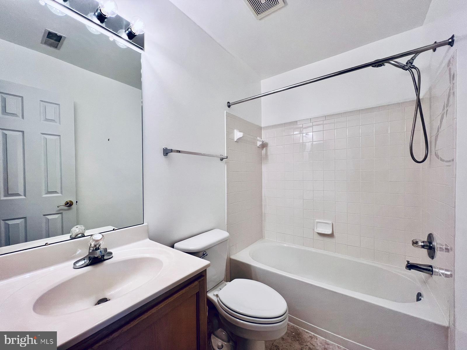 KINGSTOWNE - Residential Lease