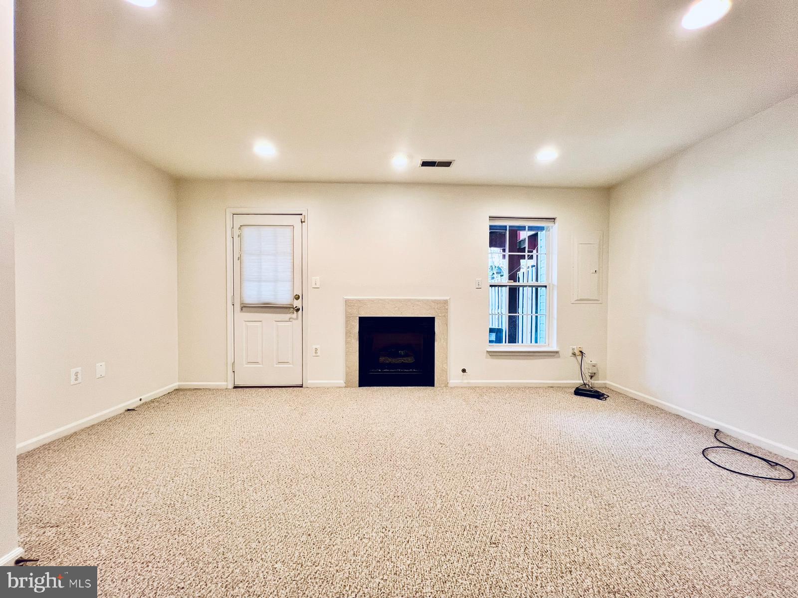 KINGSTOWNE - Residential Lease