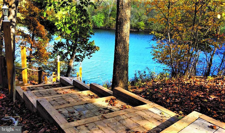 SHEPHERDS COVE - Land