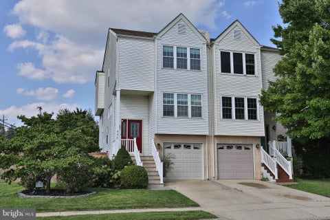Townhouse For Sale - 446 Pleasant Valley Drive<br/> CONSHOHOCKEN, PA 19428