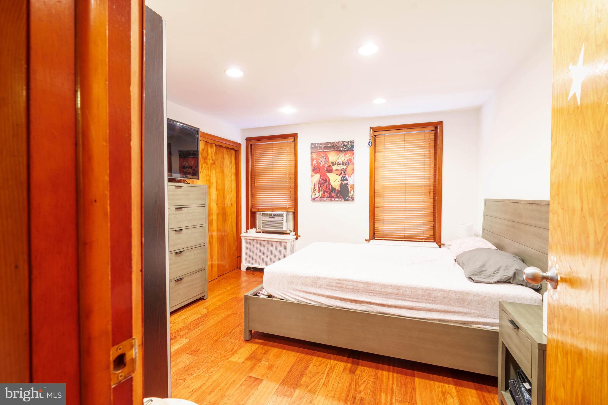 LOWER MOYAMENSING - Residential