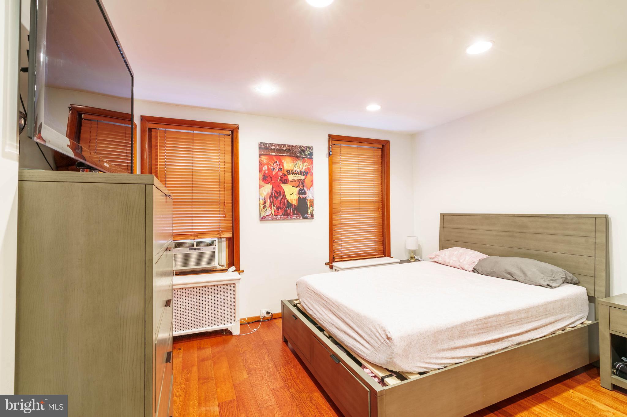 LOWER MOYAMENSING - Residential