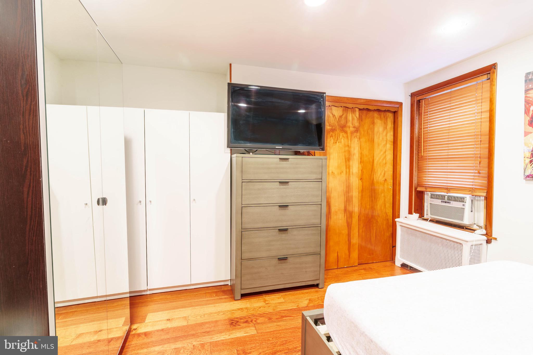 LOWER MOYAMENSING - Residential