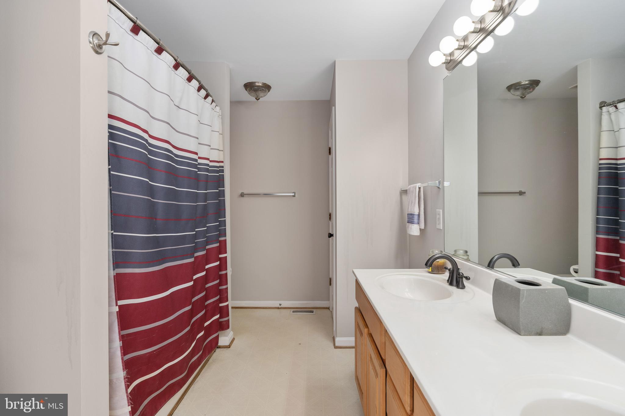 PRESIDENTIAL LAKES - Residential